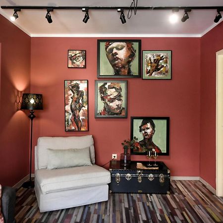 Downtown Oasis: Central Apartments With Cozy Charm Bukares Bagian luar foto