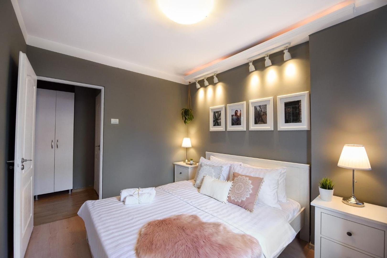 Downtown Oasis: Central Apartments With Cozy Charm Bukares Ruang foto