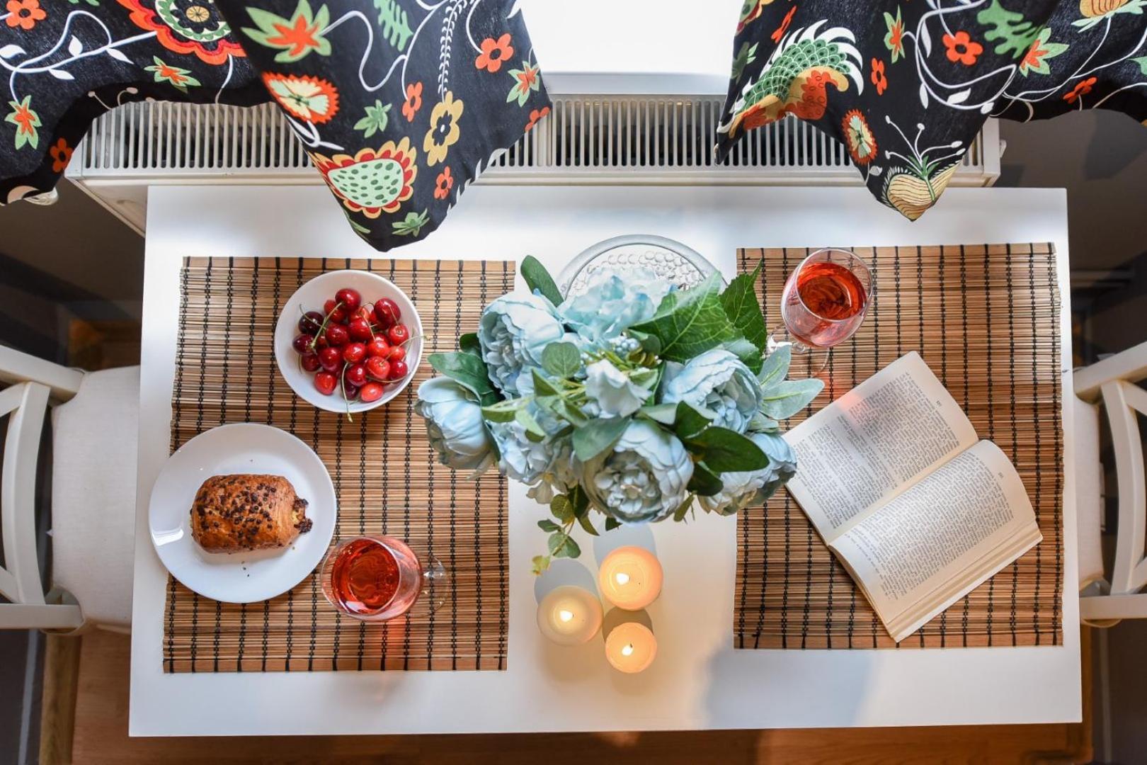Downtown Oasis: Central Apartments With Cozy Charm Bukares Ruang foto